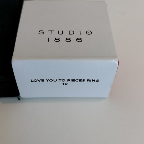 New Avon Heart Shape Ring Size 10 - Picture 3 of 3